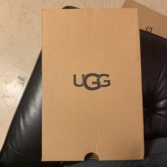 Black Ugg’s fluffy slides never before worn ! - Picture 3 of 5